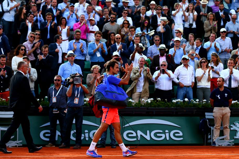 Roger Federer saluta Parigi: il cammino dello svizzero si interrompe ai quarti, per mano di Wawrinka. Getty